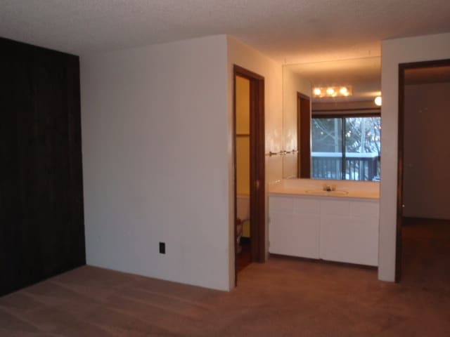 Building Photo - 920 Parkview Way