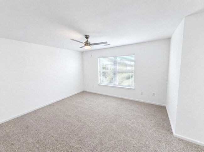 Building Photo - 5769 Dewsbury Ln
