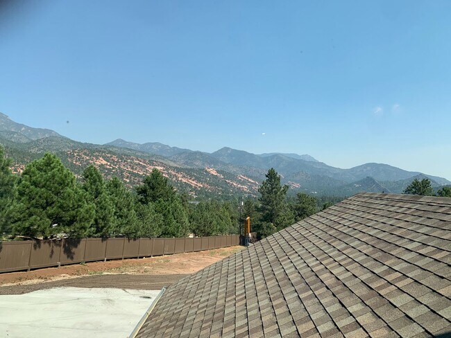 Building Photo - Beautifully updated home on 5 acres