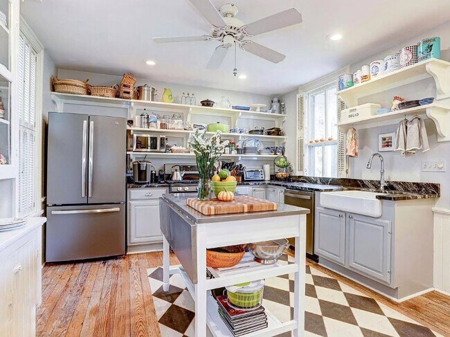 Building Photo - 27 N Hanson St