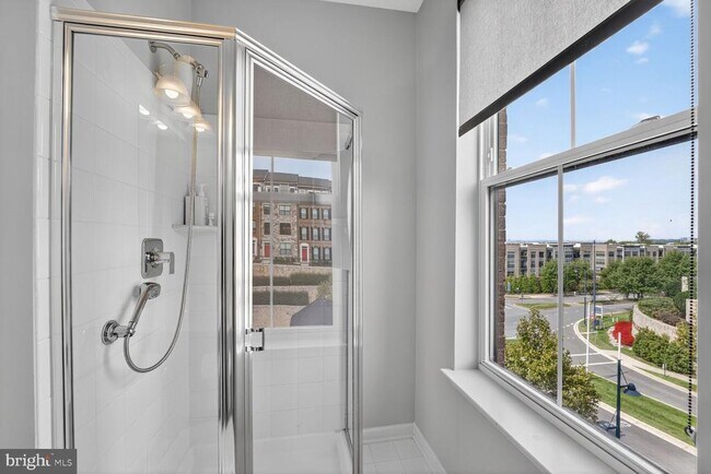 Building Photo - 506 Riversail Ln