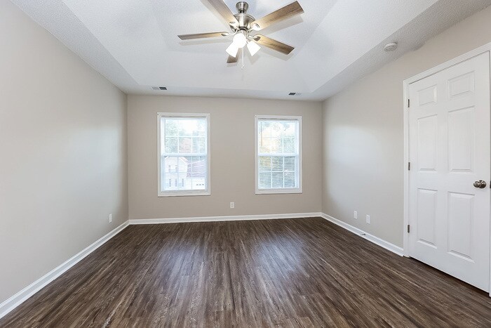 Building Photo - 951 Roedeer Dr