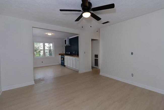 Building Photo - CUTE COZY HOME READY FOR RENT FROM MAY 10TH!