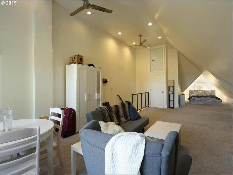 Building Photo - 1033 SE Franklin St