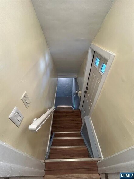 Building Photo - 491 Elizabeth St