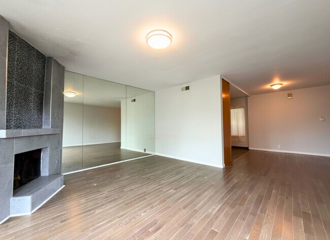 Building Photo - 85 Corwin St