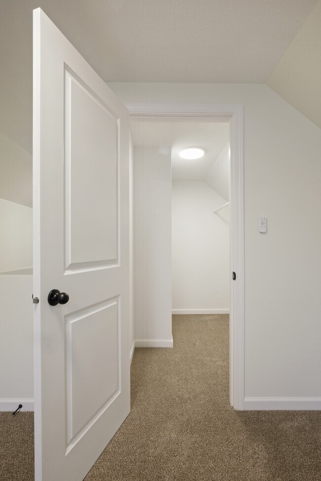 Building Photo - 1003 E Hopkins Dr