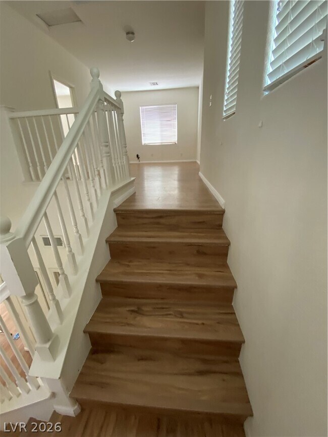 Building Photo - 10555 Lessona St