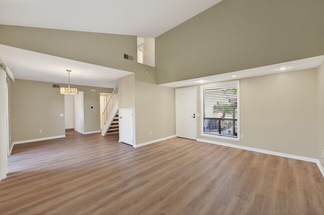 Building Photo - 3 Bedroom Townhome: Prime Location with Pool, Clubhouse and More!