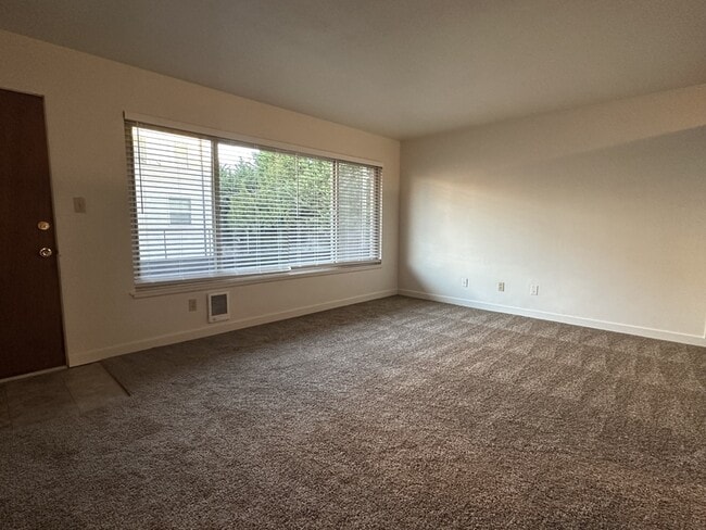 Building Photo - 5926 Fauntleroy Wy SW