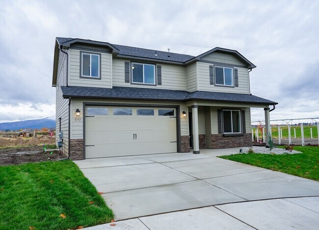 Building Photo - 4 Bedroom, 2.5 Bath New home