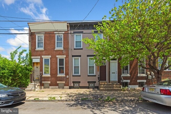 Building Photo - 2147 E Hagert St