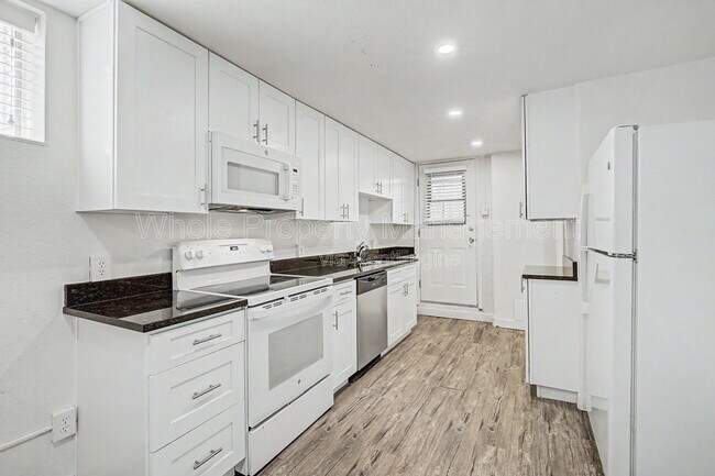 Building Photo - 4205 S Lincoln St