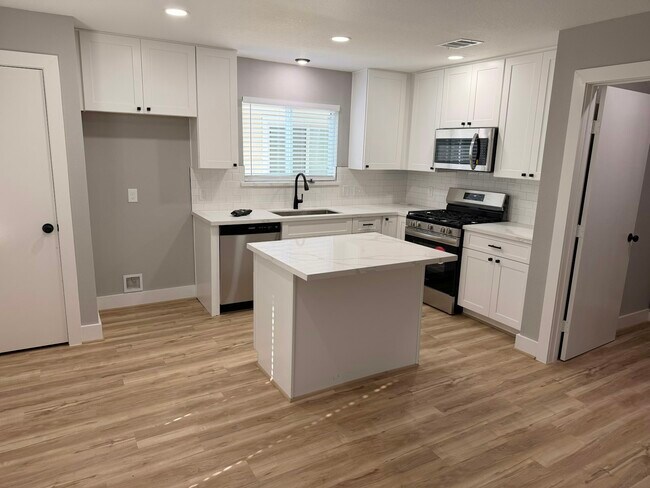 Building Photo - 10651 Cobblecreek Way