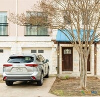 Building Photo - 13420 Lyndhurst St