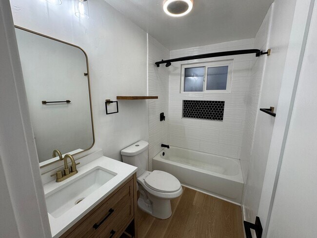 Building Photo - 569 Park Way