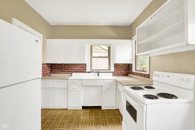 Building Photo - 626 N Riley Ave
