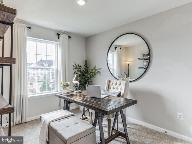 Building Photo - 216 Macoun Way
