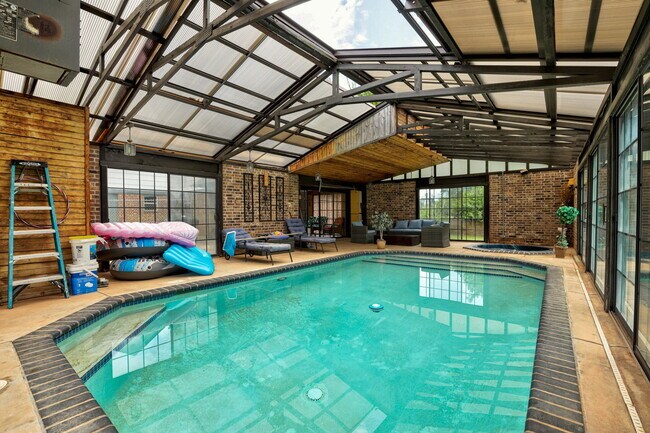 Building Photo - 1340 Bryant Cir