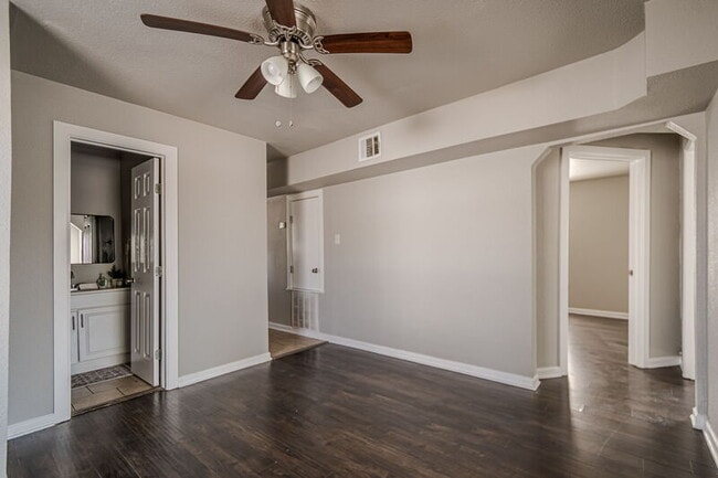 Building Photo - 2323 Arbor Pl