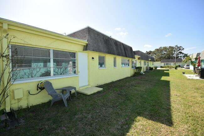 Building Photo - FULLY FURNISHED Condo For Rent in Pinellas...