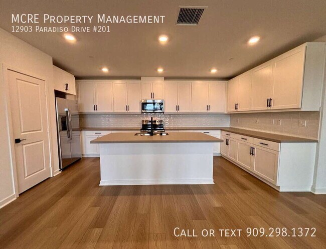 Building Photo - 12903 Paradiso Dr