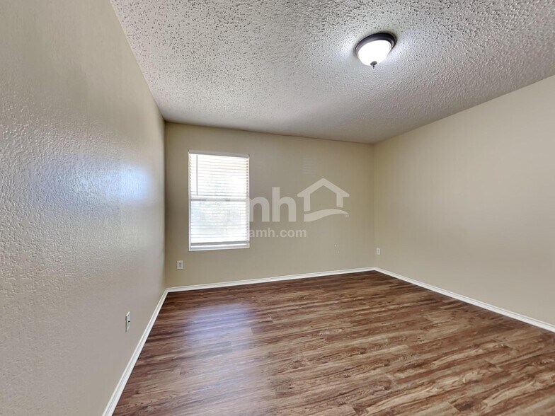 Building Photo - 3004 Cesareo Dr