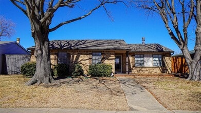 Building Photo - 2115 Chatsworth Rd