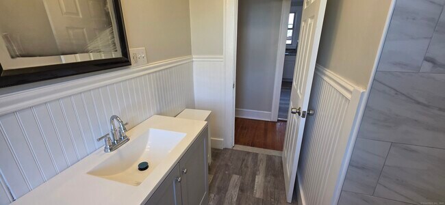 Building Photo - 312 Huntington St