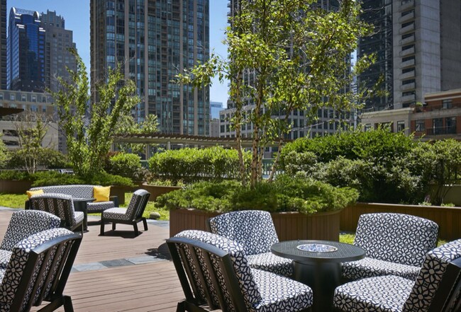 Building Photo - 75 W Superior St