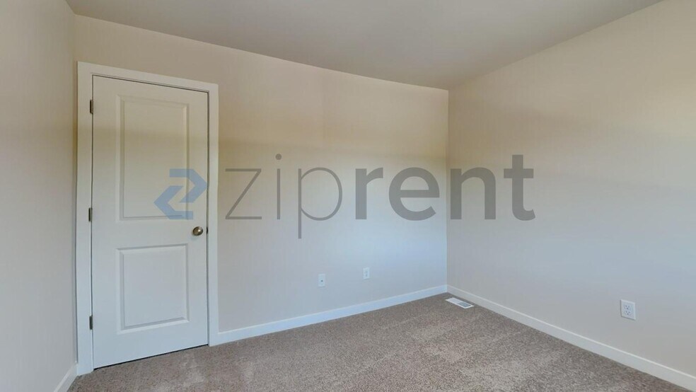 Building Photo - Unit