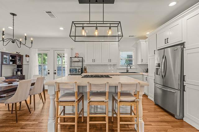 Building Photo - 2200 Hurley Ave