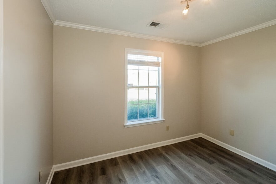Building Photo - 406 N Ericson Rd