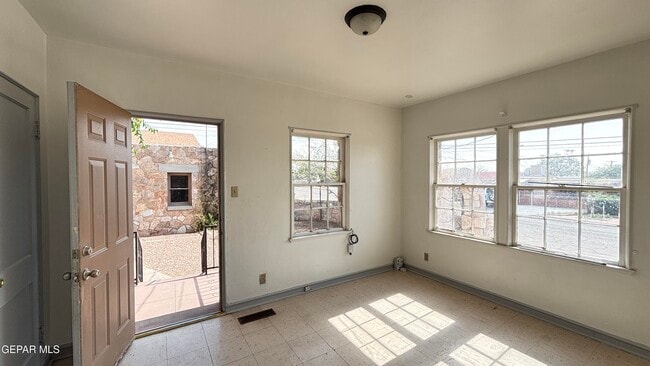 Building Photo - 2731 Idalia Ave