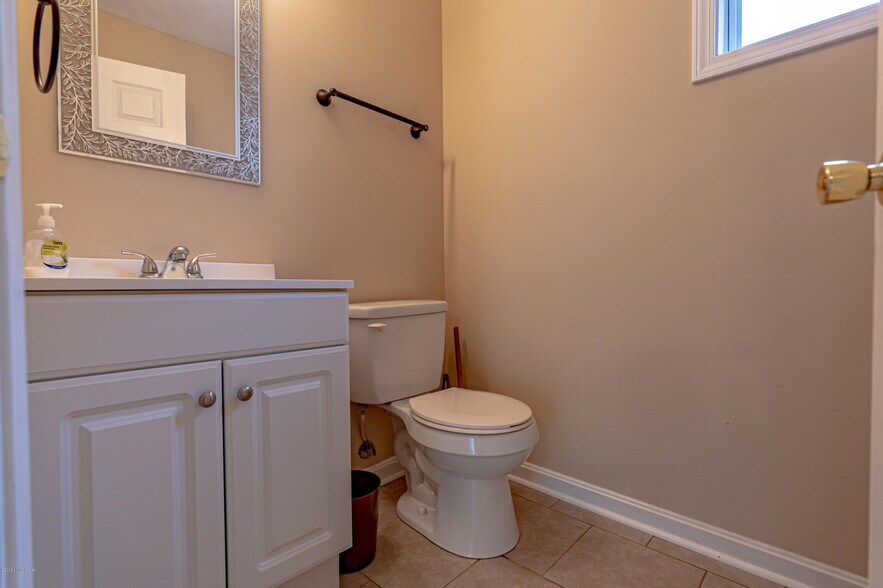 Building Photo - 9602 Shoshone way