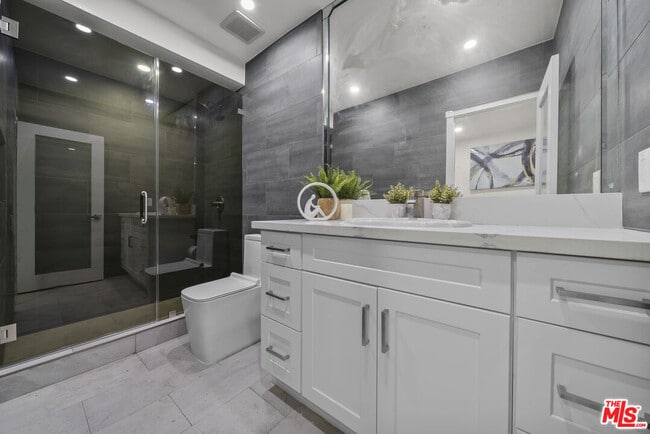 Building Photo - 3453 Green Vista Dr