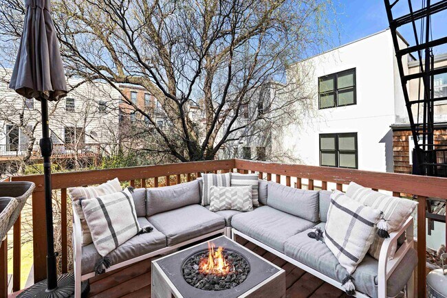 Building Photo - 736 Garden St