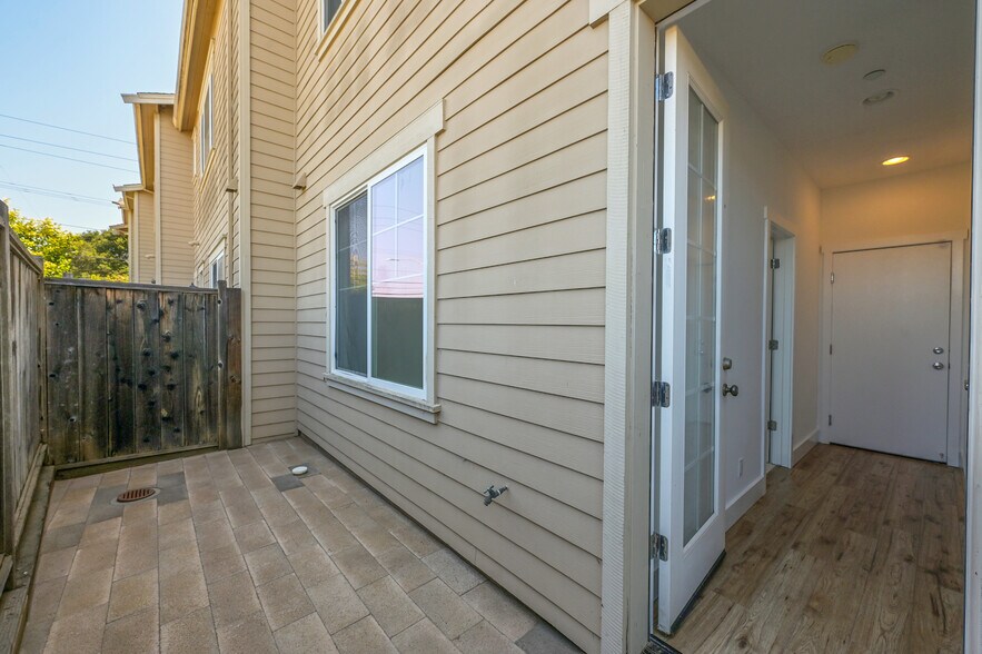 Building Photo - 12 Merrydale Ct