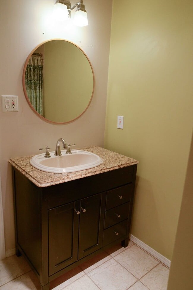 Building Photo - Beautiful Apartment at Los Pueblos de Santa Fe