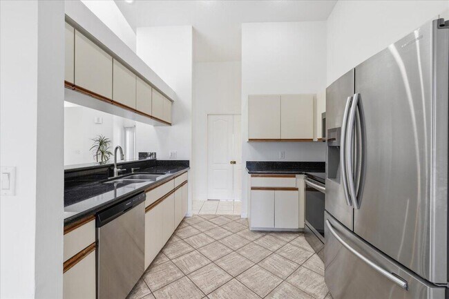 Building Photo - 1902 SE Gaskins Cir