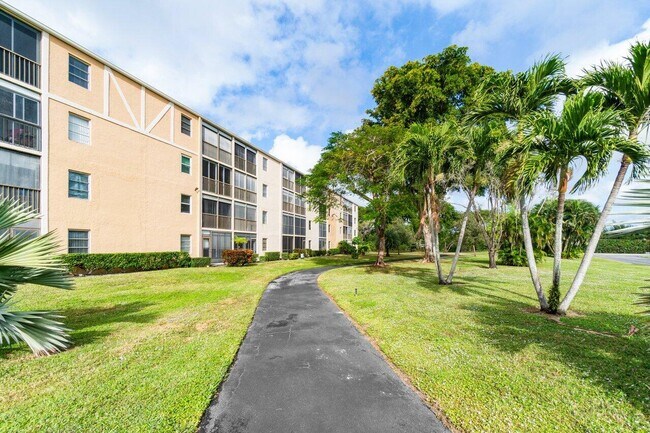 Building Photo - 6795 Huntington Ln