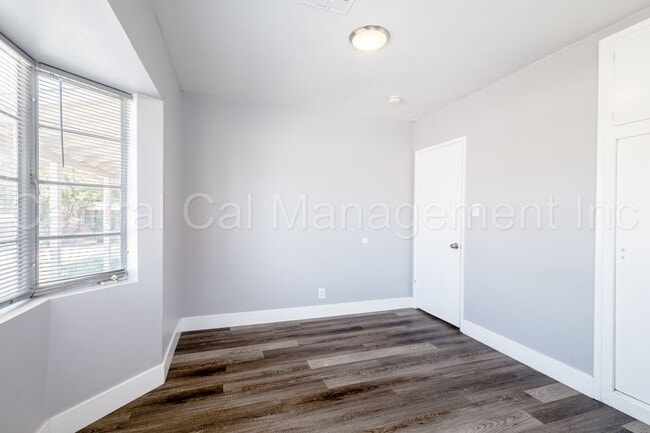 Building Photo - 3 Bedroom/1 Bath Home - $1895 Per Month! M...