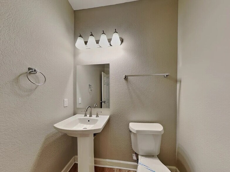 Building Photo - 3125 Seaside View