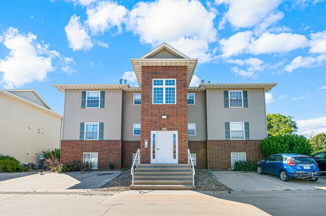 Front Entrance - 120 Cherry Ct