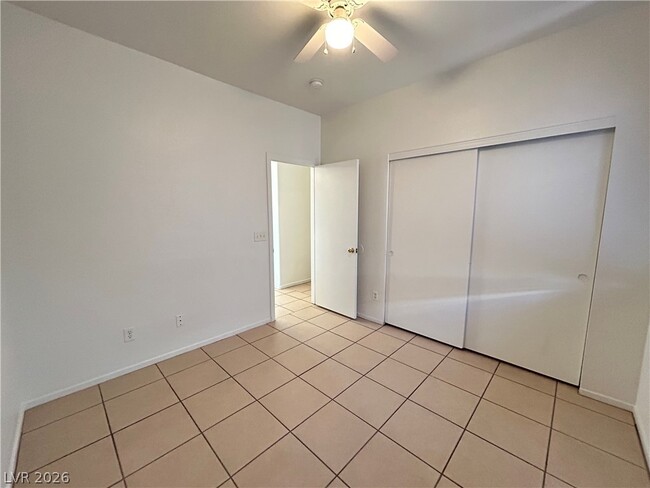 Building Photo - 2685 Park Creek Ln