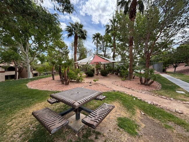 Building Photo - Cozy 1Bed/1Bath 2nd floor Condo in Henderson!