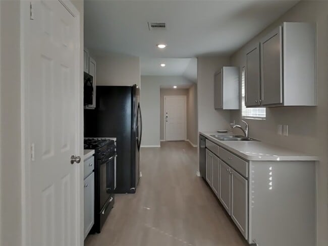 Building Photo - 11151 N Lake Mist Ln