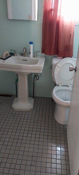 Bathroom - 31 Lincoln Ave