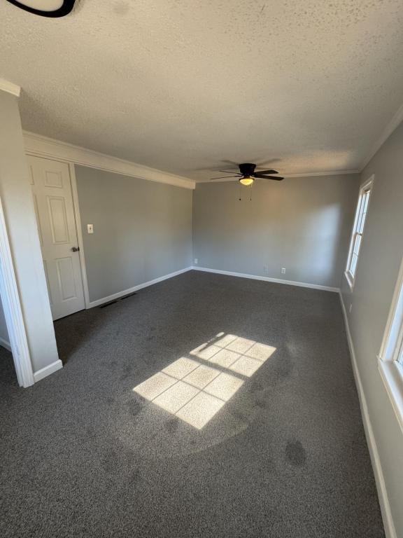 Building Photo - 102 Pine St