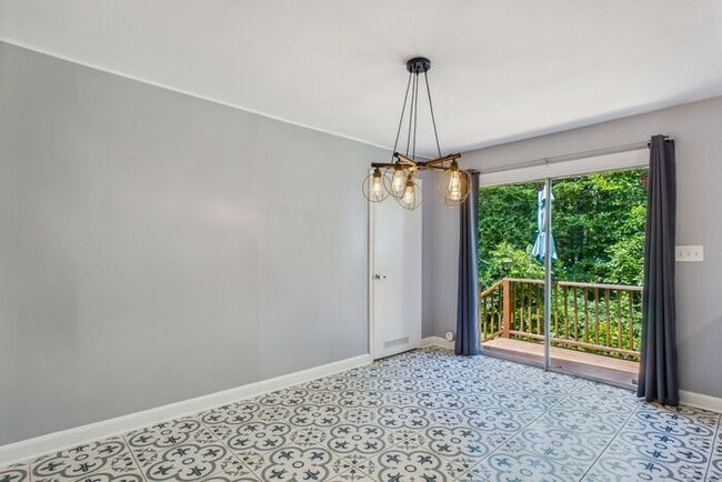 Building Photo - Charming Ranch Home with Bonus Studio & Ou...